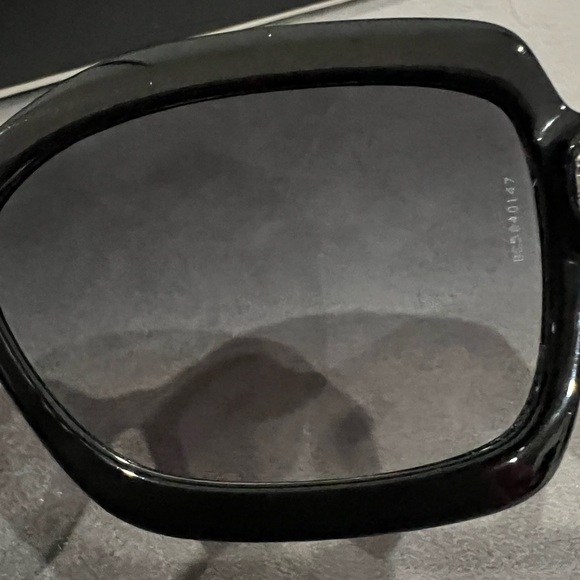 Chanel Pearl Sunglasses 5132-H Black - Picture 10 of 17